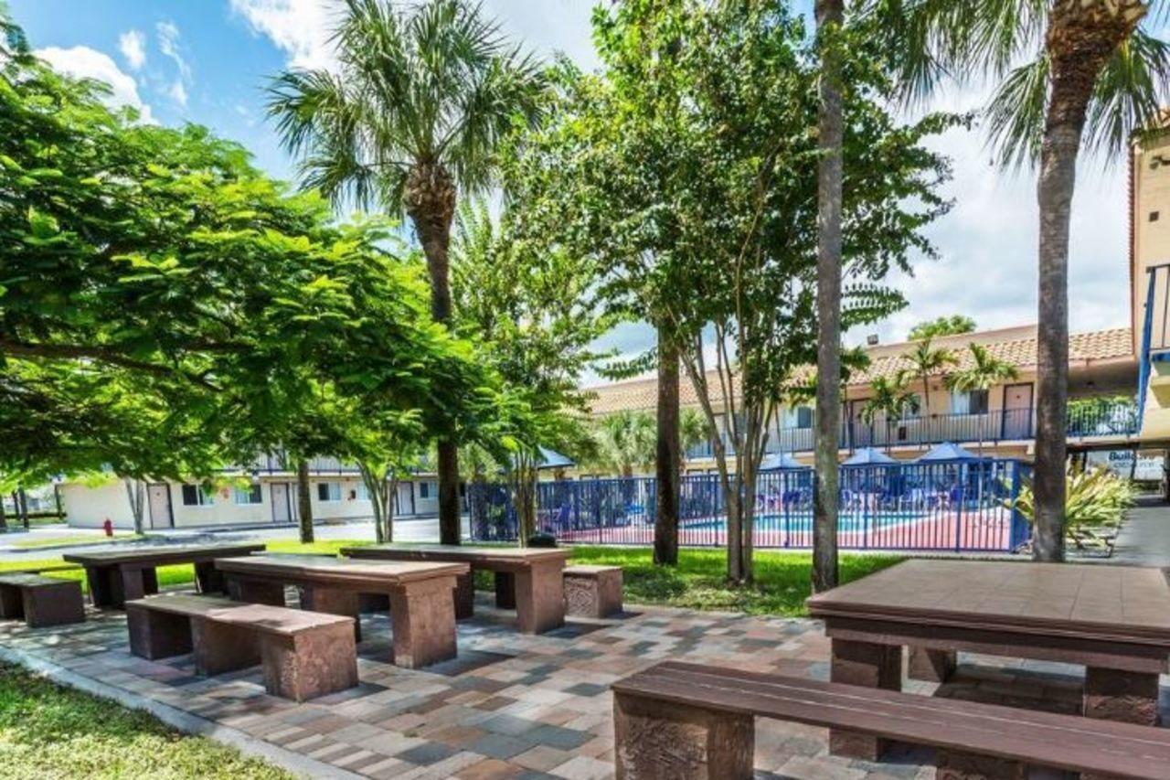 Motel 6 Riviera Beach Fl Εξωτερικό φωτογραφία